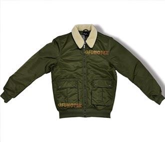 chamarra bomber con logo